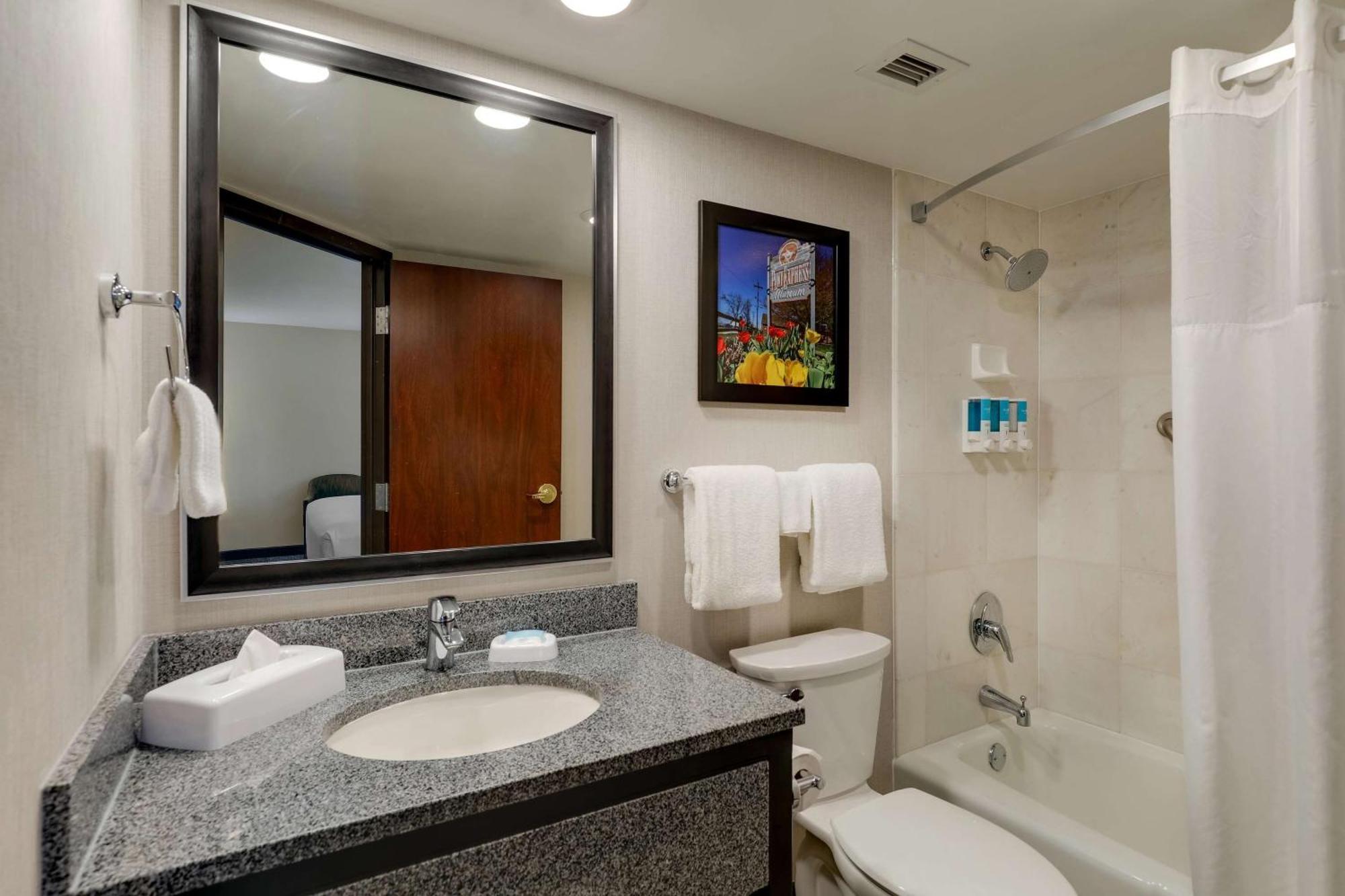 Drury Inn & Suites St Joseph เซนต์โจเซฟ ภายนอก รูปภาพ