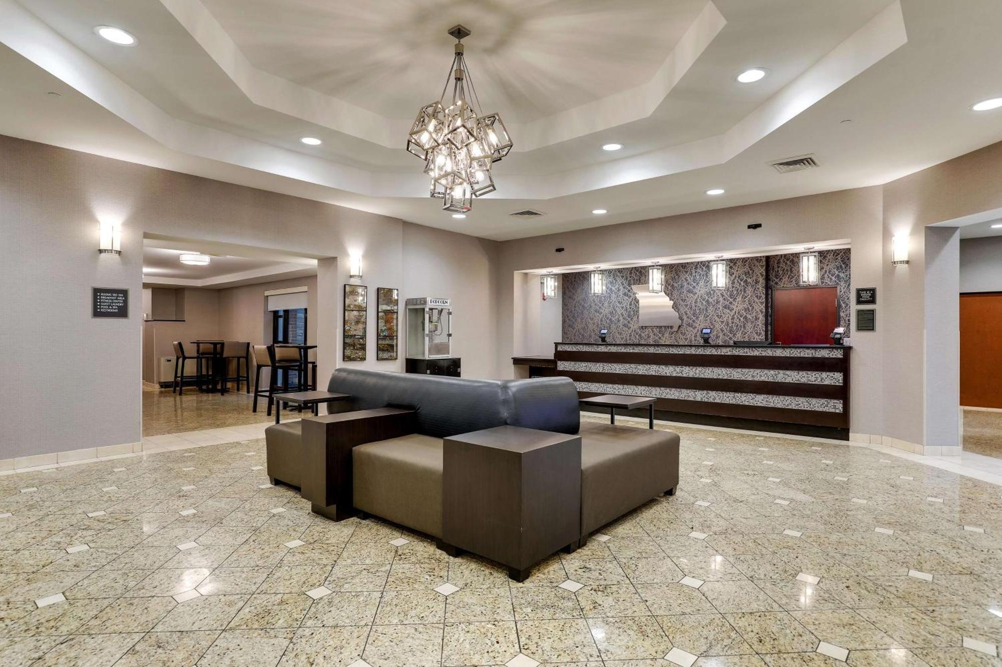 Drury Inn & Suites St Joseph เซนต์โจเซฟ ภายนอก รูปภาพ