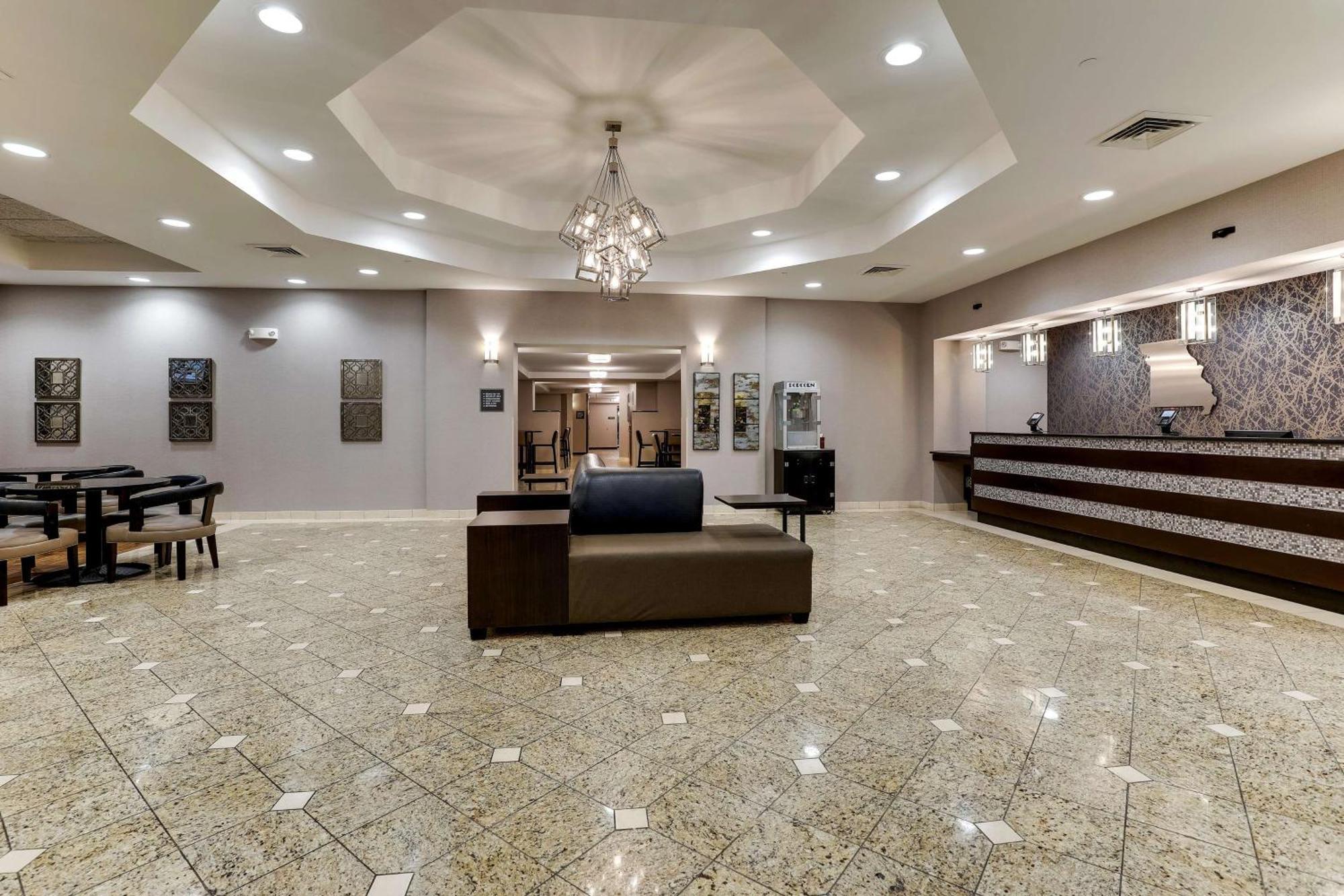 Drury Inn & Suites St Joseph เซนต์โจเซฟ ภายนอก รูปภาพ